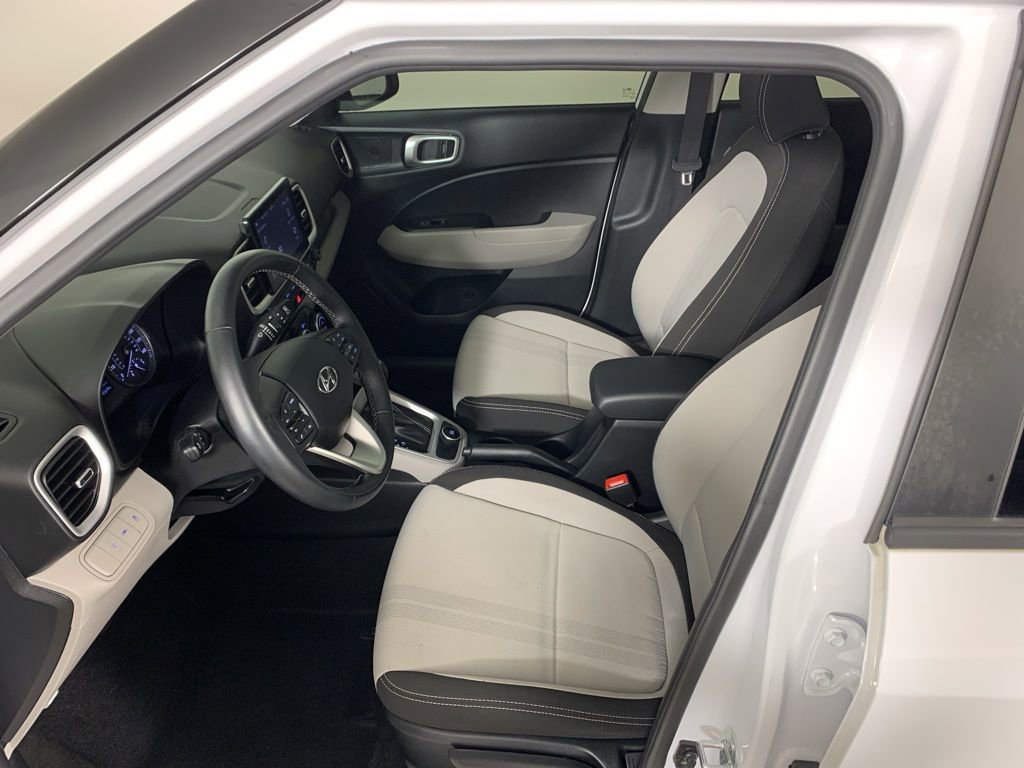 Used 2022 Hyundai Venue SEL image 27
