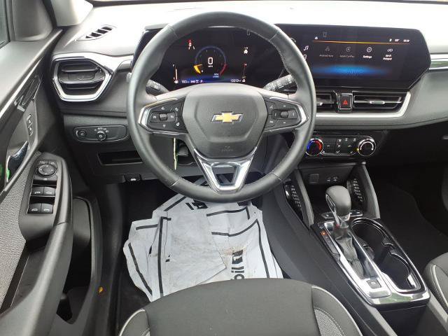 Used 2024 Chevrolet TrailBlazer LT w/ LT Cold Weather Package AWD/4WD image 11