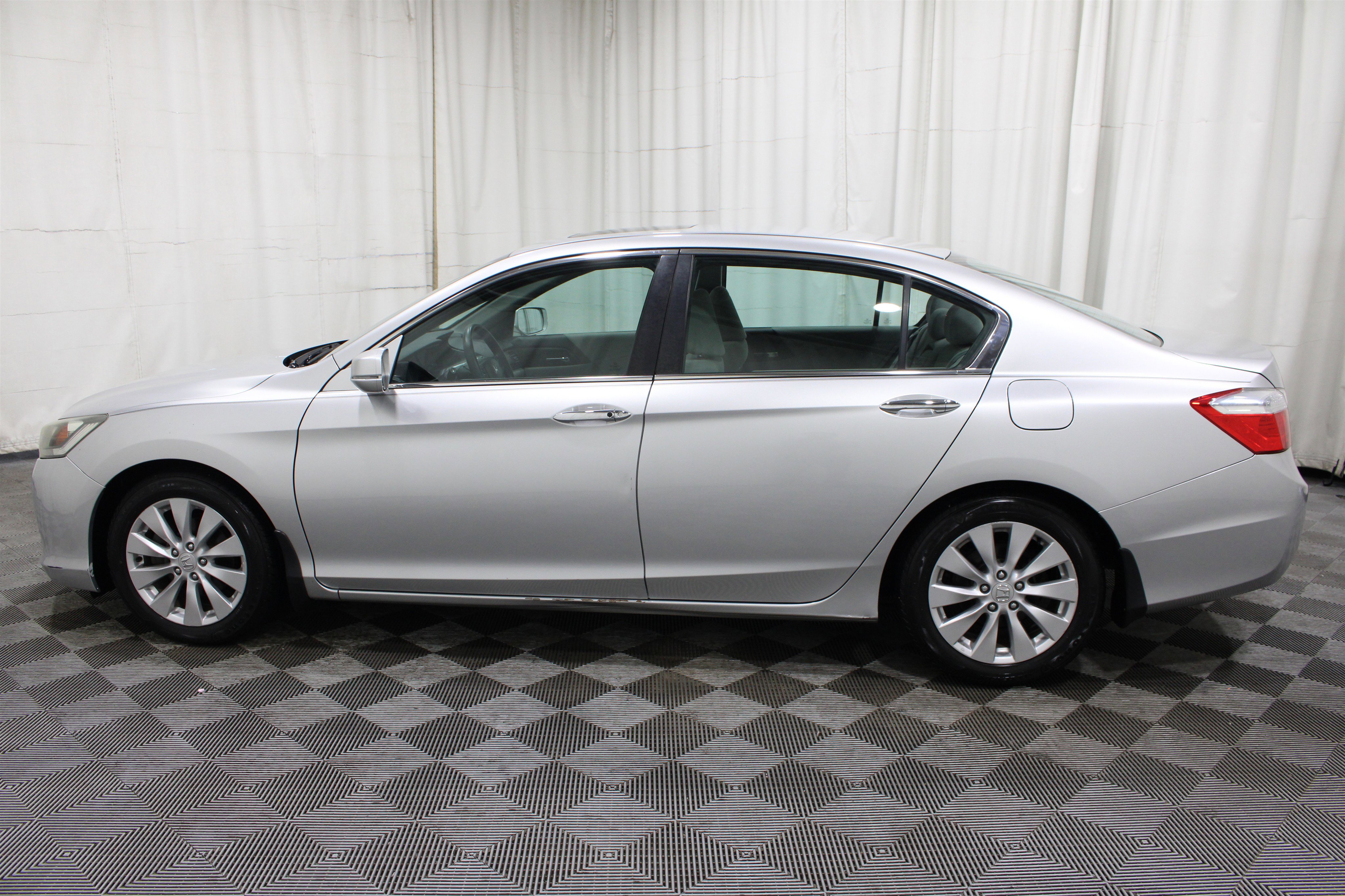 Used 2014 Honda Accord EX image 30
