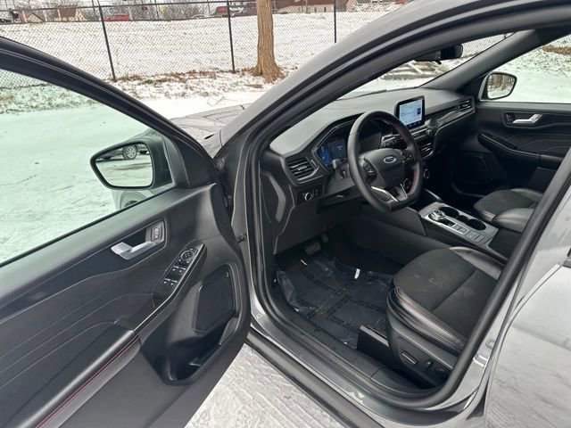 Certified 2025 Ford Escape ST-Line image 23