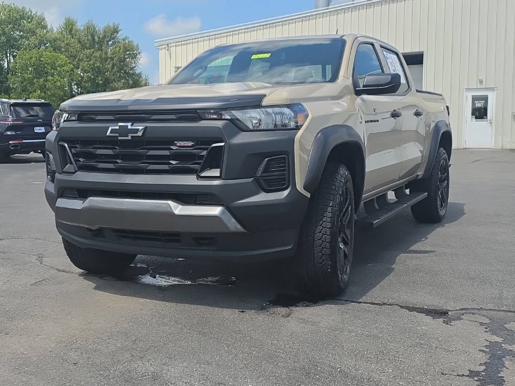 Used 2024 Chevrolet Colorado Trail Boss w/ Advanced Trailering Package AWD/4WD image 3