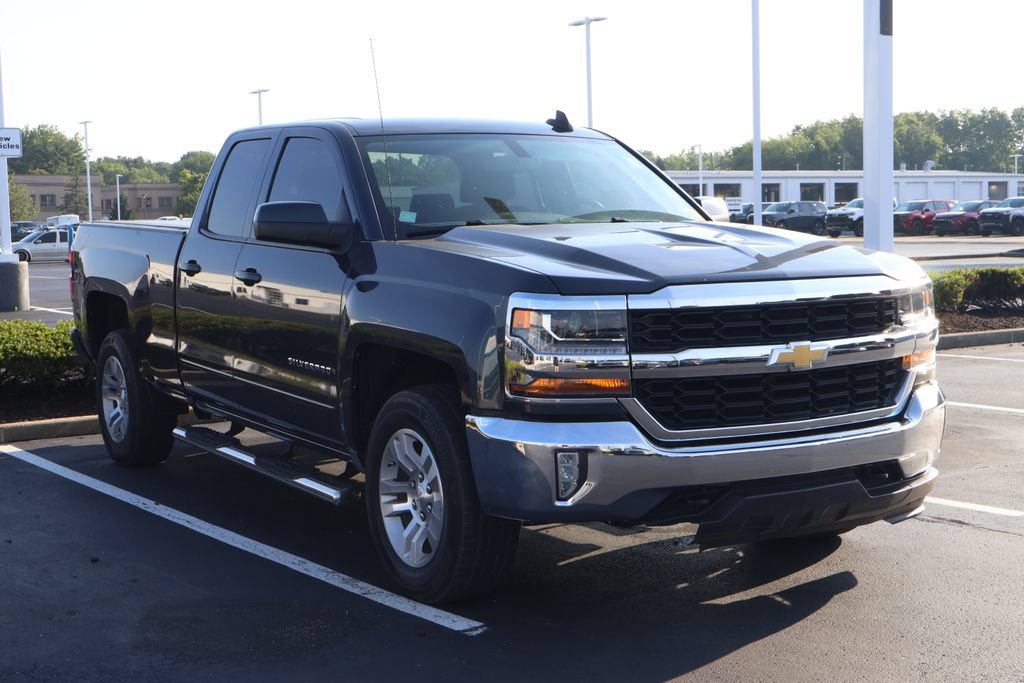 Used 2018 Chevrolet Silverado 1500 LT w/ All Star Edition AWD/4WD image 3