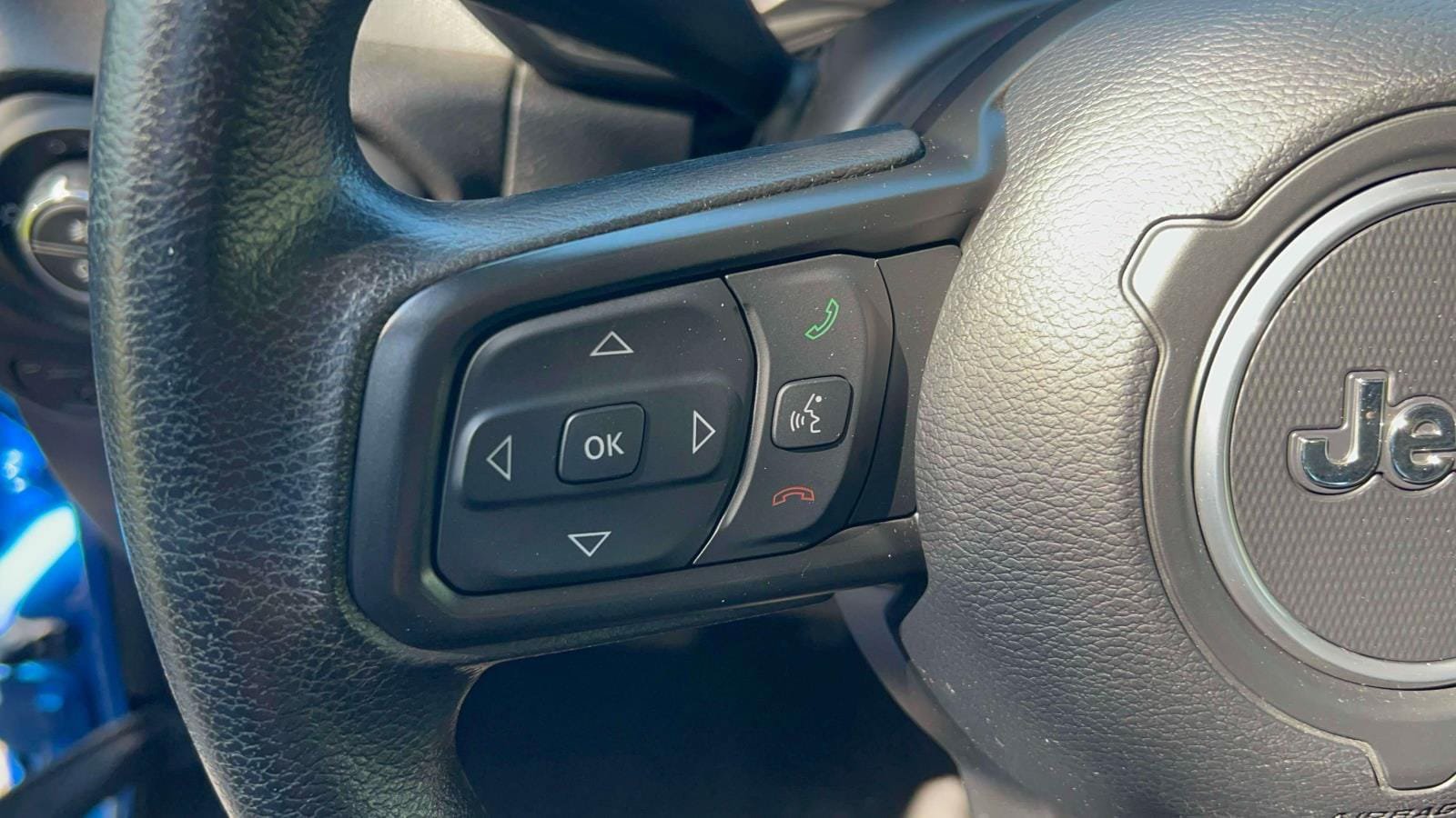Used 2025 Jeep Gladiator Sport AWD/4WD image 19