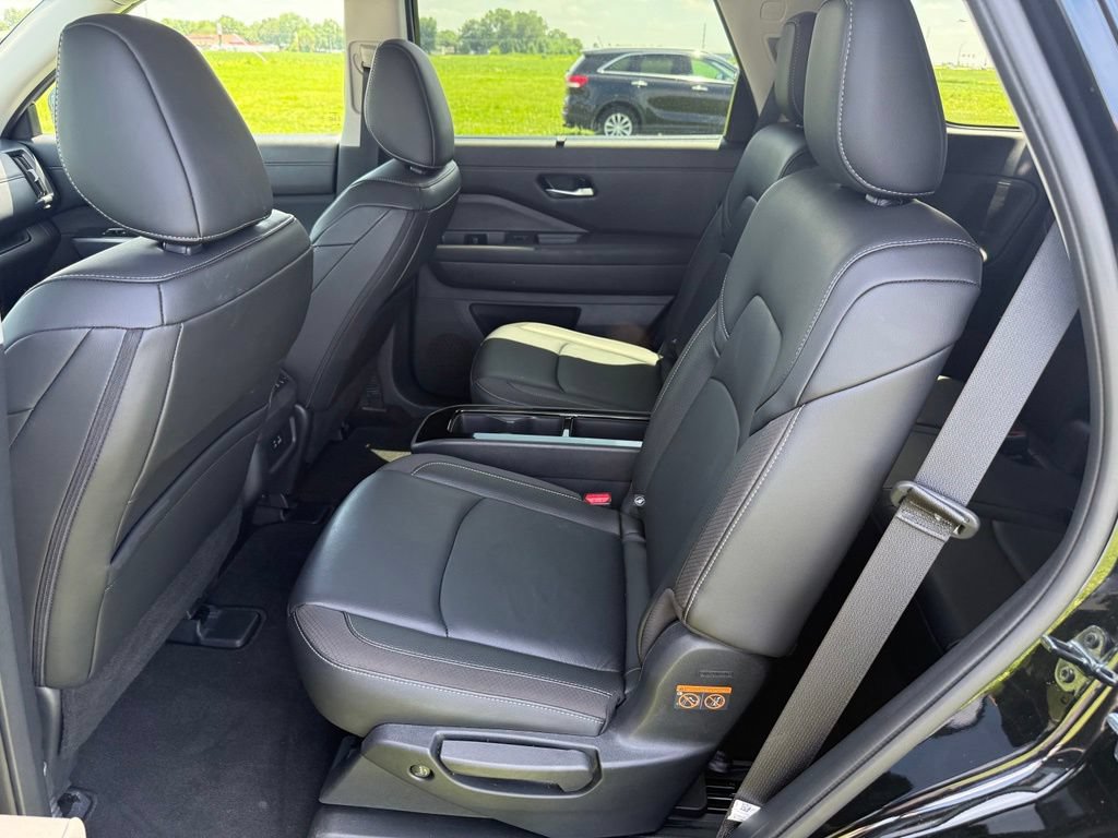 Certified 2025 Nissan Pathfinder SL w/ SL Premium Package AWD/4WD image 11