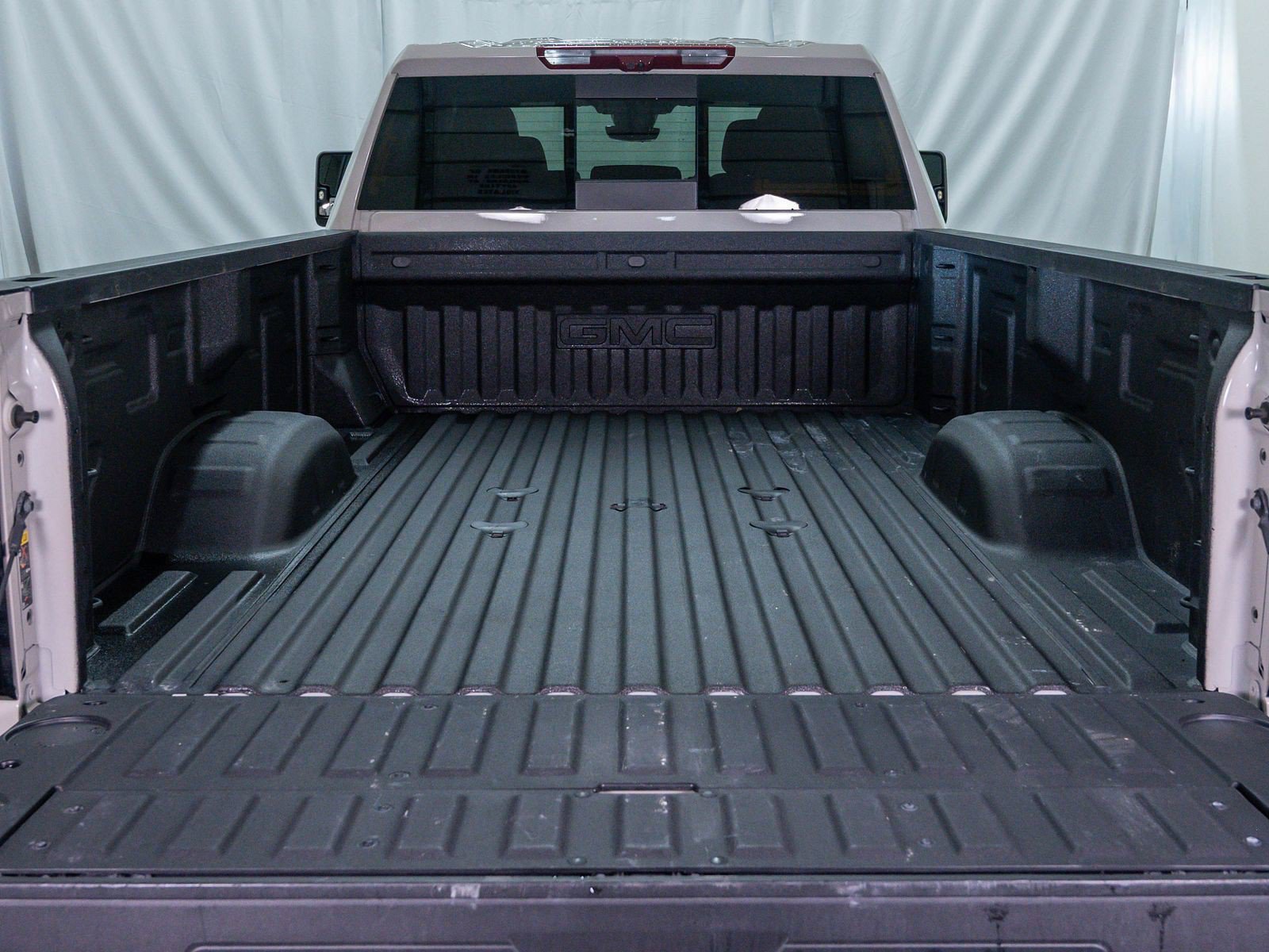 Used 2026 GMC Sierra 2500 AT4 w/ Technology Package AWD/4WD image 8