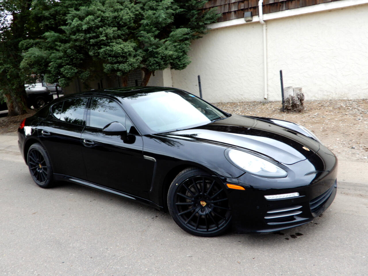 Used 2016 Porsche Panamera 4 image 3