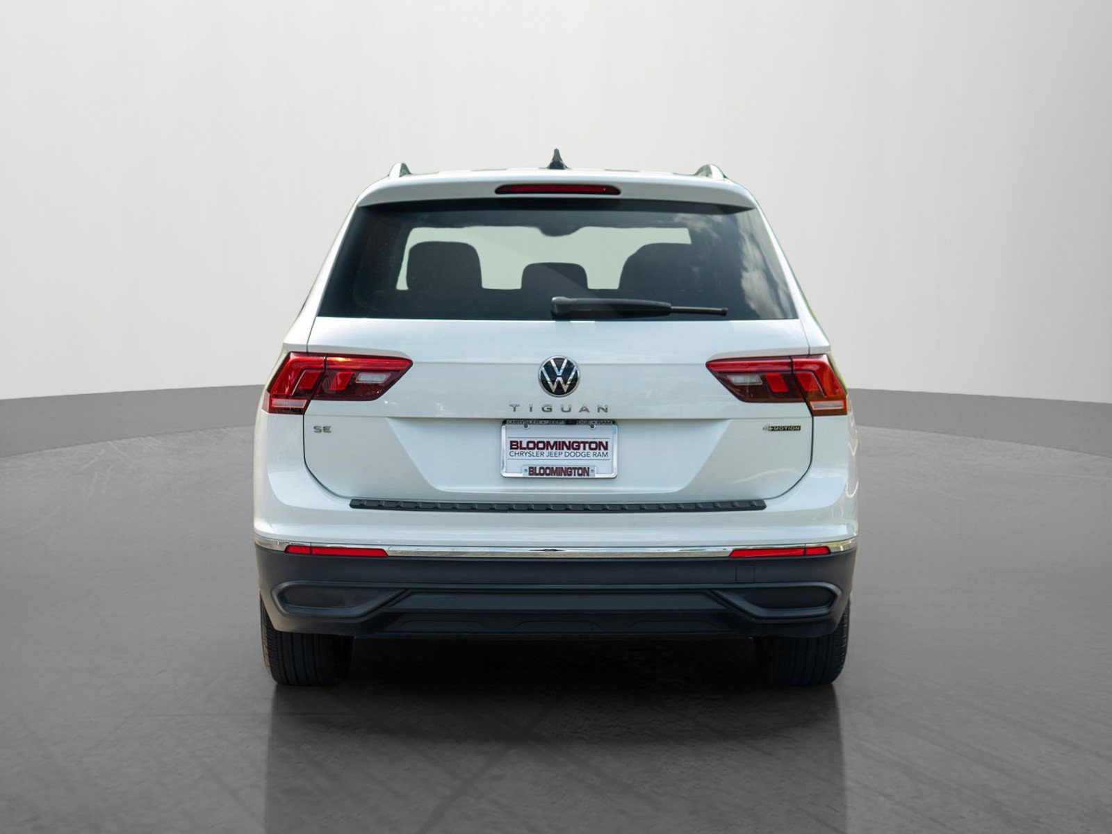Used 2023 Volkswagen Tiguan SE w/ Panoramic Sunroof Package AWD/4WD image 6