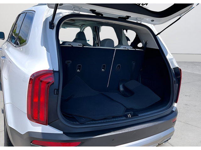 Used 2020 Kia Telluride S w/ S 8 Passenger Seating Package FWD image 29