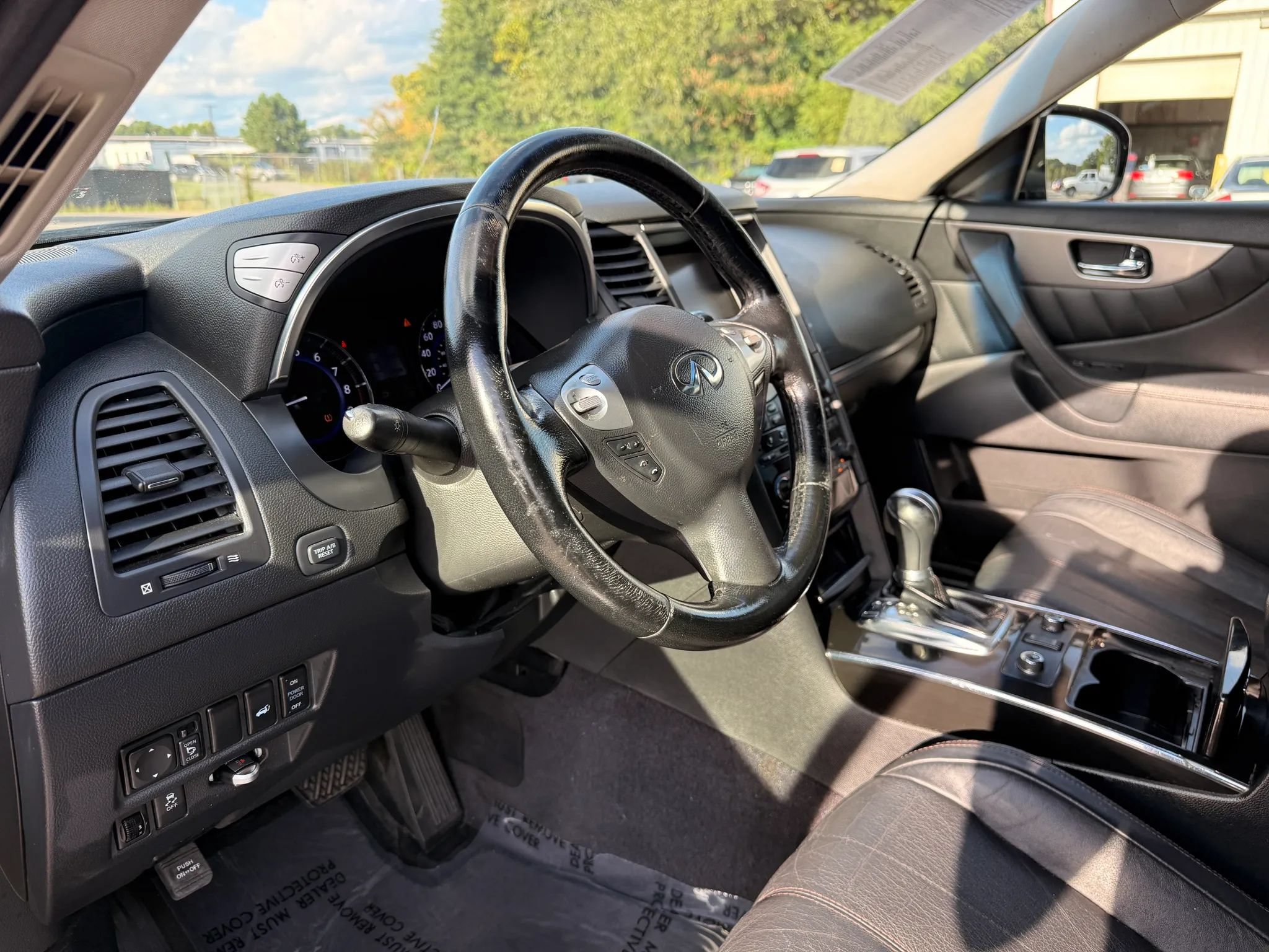 Used 2017 INFINITI QX70 AWD image 17