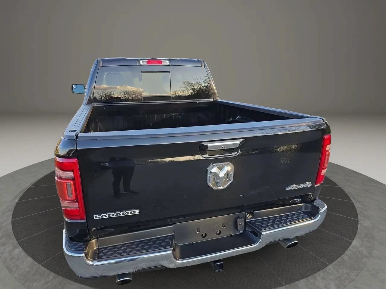 Used 2019 RAM 1500 Laramie AWD/4WD image 22