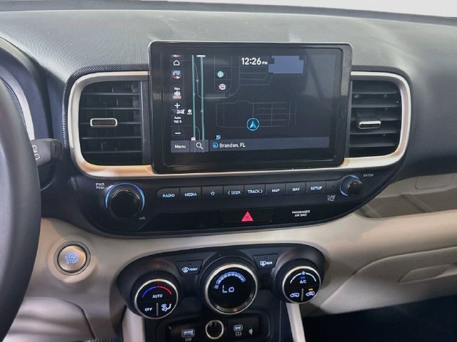 Used 2024 Hyundai Venue Limited FWD image 17