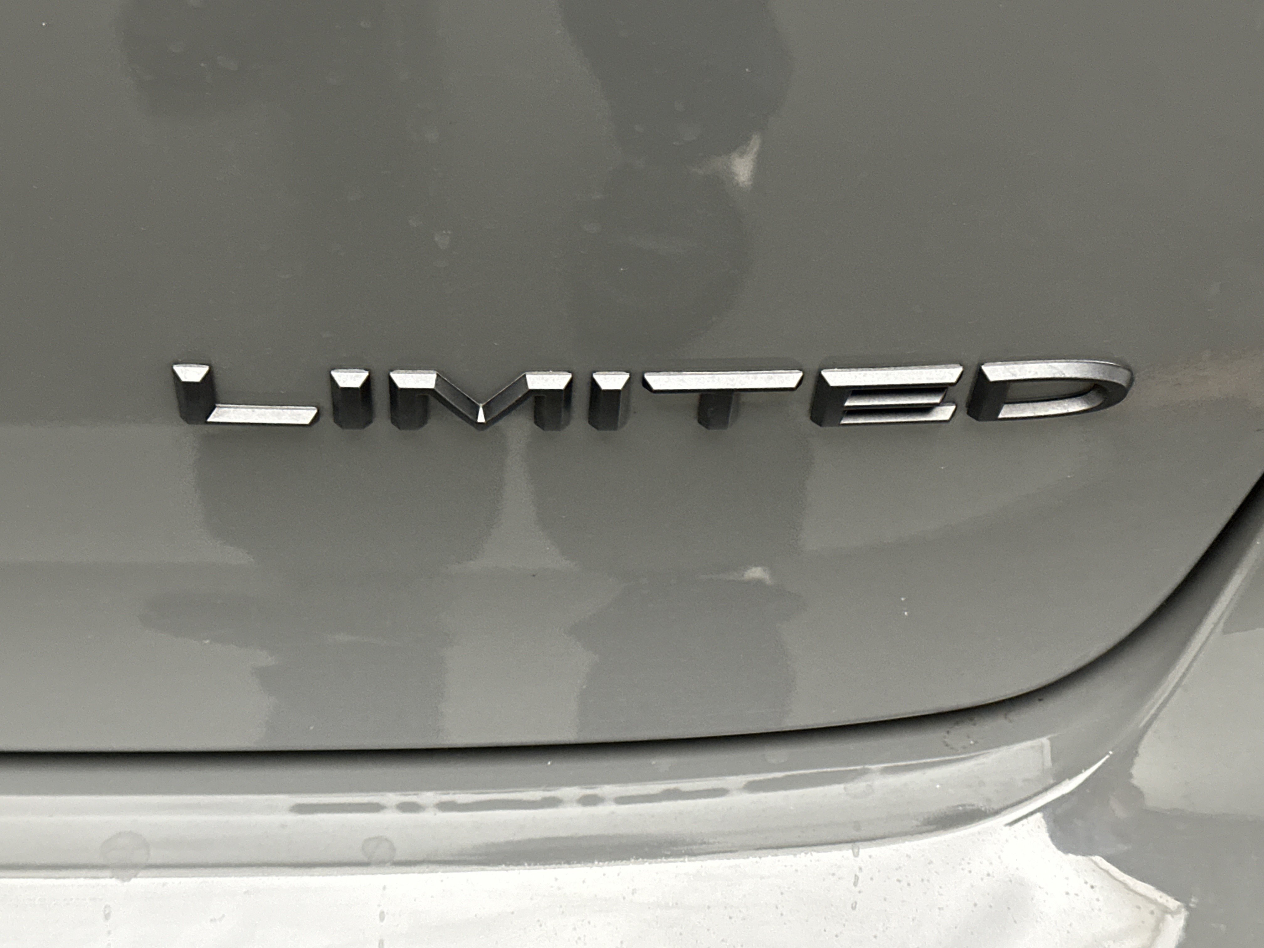 Used 2025 Chrysler Pacifica Limited FWD image 14