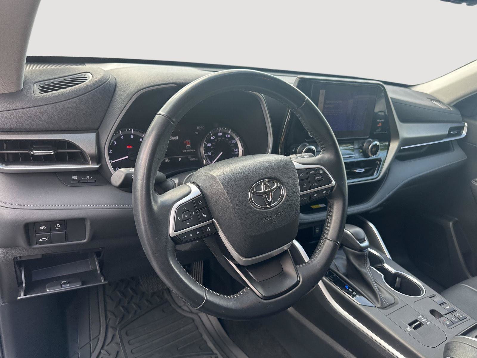 Certified 2023 Toyota Highlander XLE FWD image 60