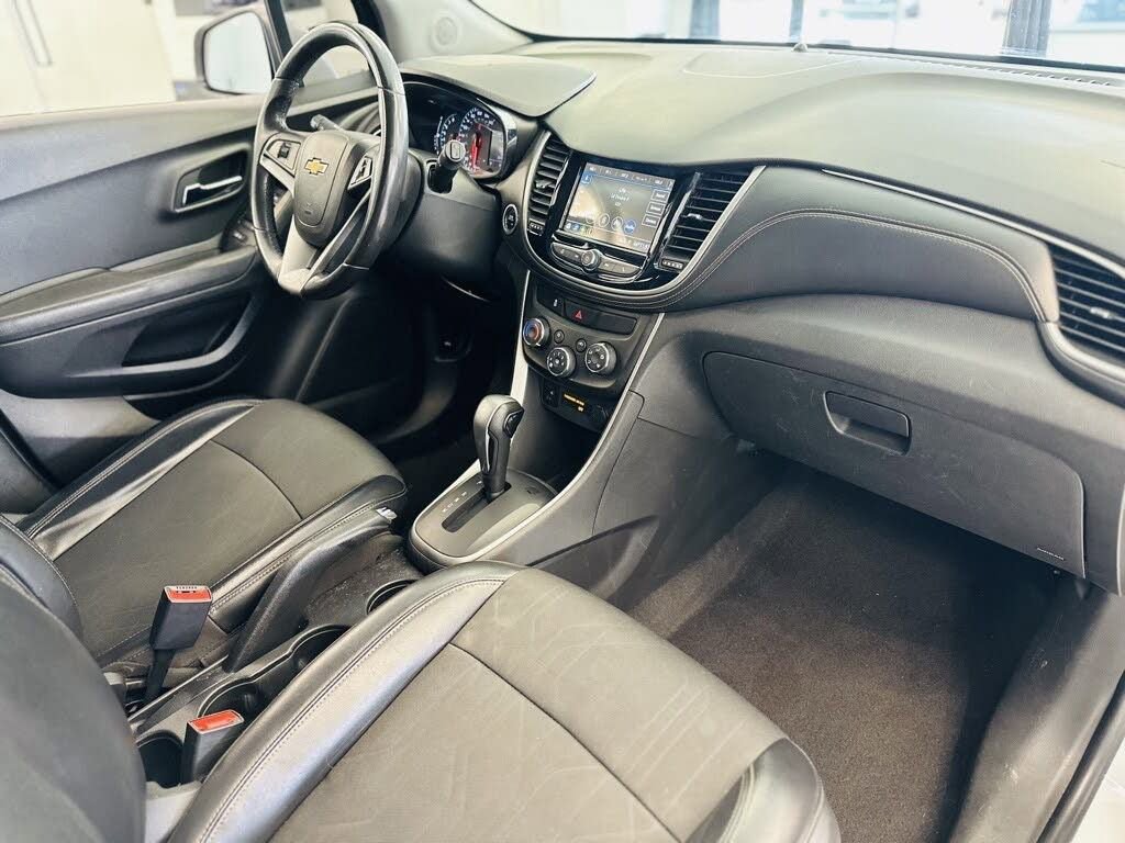 Used 2019 Chevrolet Trax LT w/ LT Convenience Package image 17