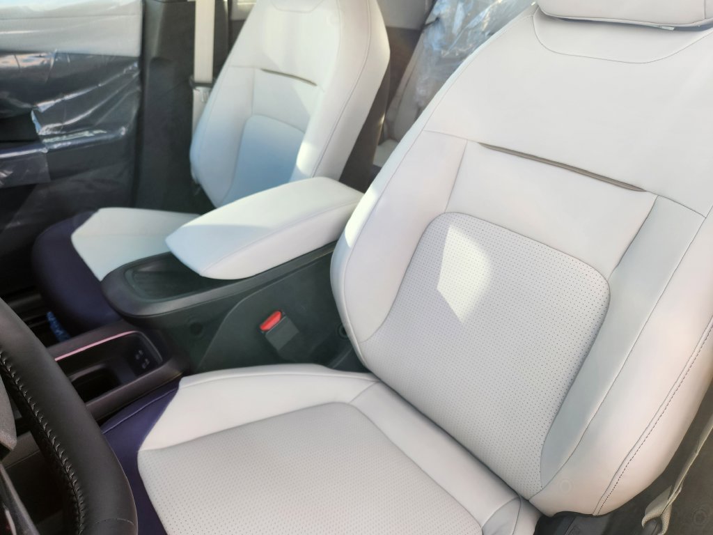 New 2026 Nissan Leaf SV+ w/ Floor Mat Package (SV+) FWD image 8