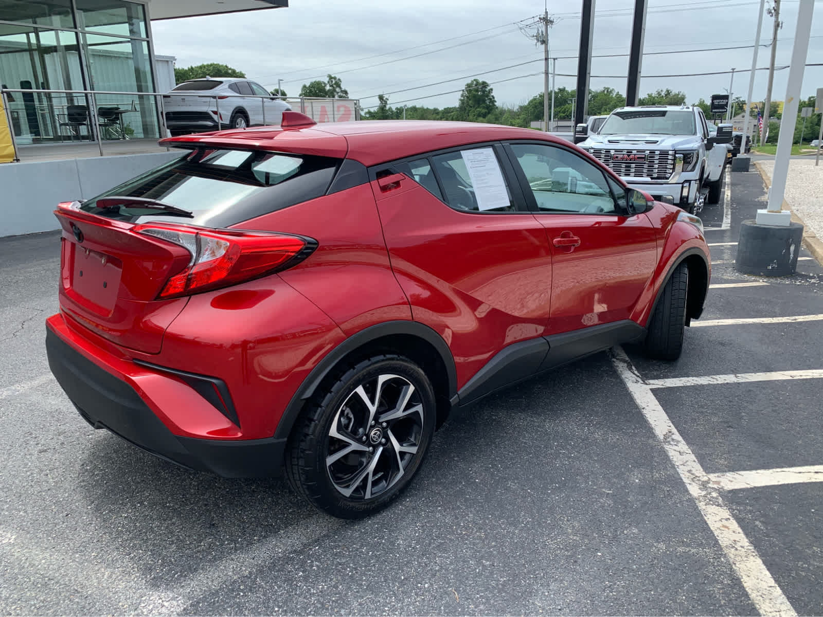 Used 2022 Toyota C-HR XLE FWD image 7