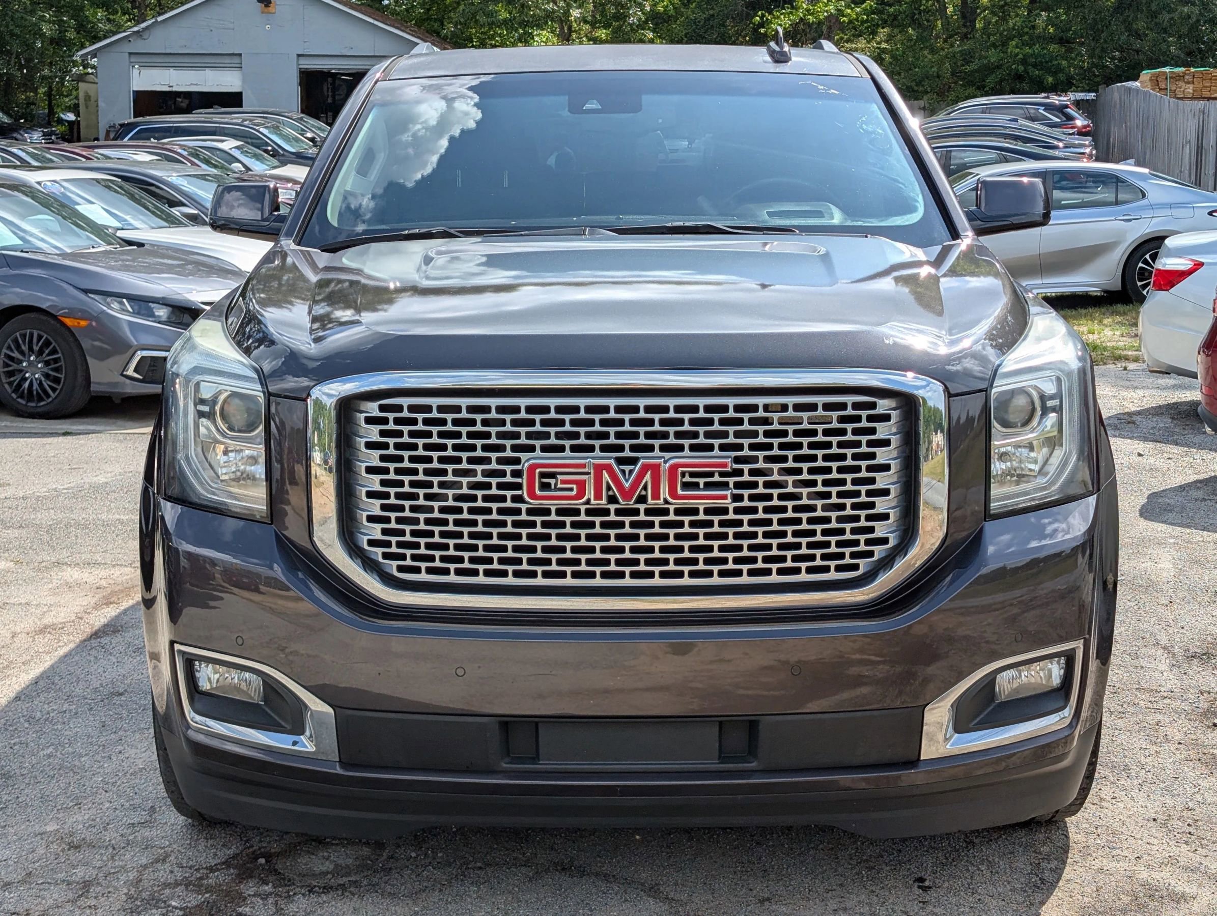 Used 2015 GMC Yukon Denali w/ Premium Package RWD image 2