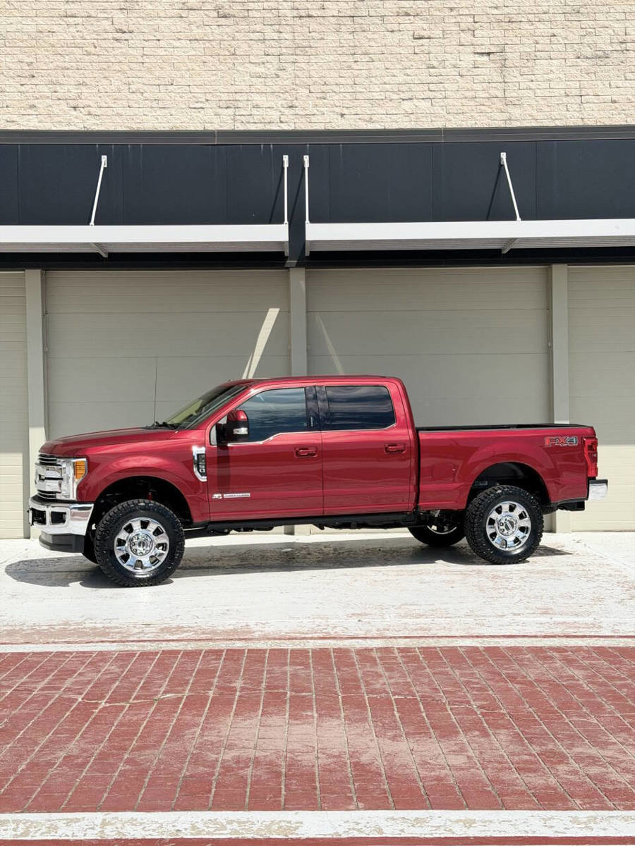 Used 2017 Ford F250 Lariat w/ Lariat Ultimate Package AWD/4WD image 4