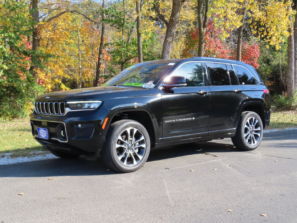 Used 2022 Jeep Grand Cherokee Overland w/ Luxury Tech Group IV AWD/4WD image 28