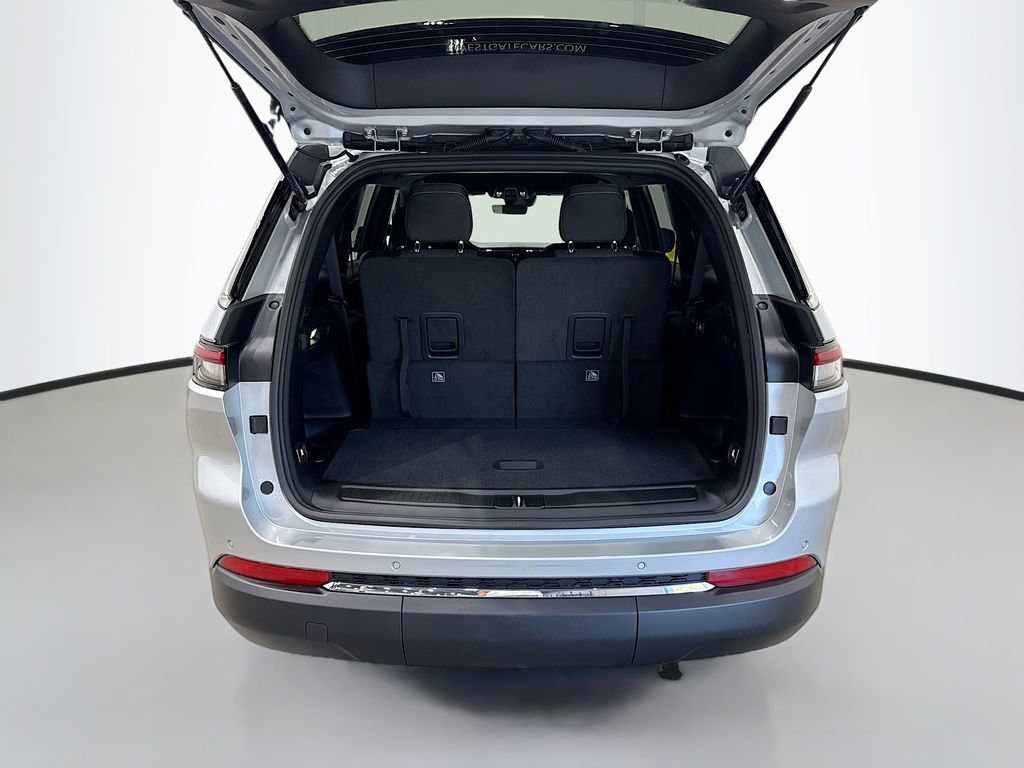 New 2025 Jeep Grand Cherokee L Laredo image 14