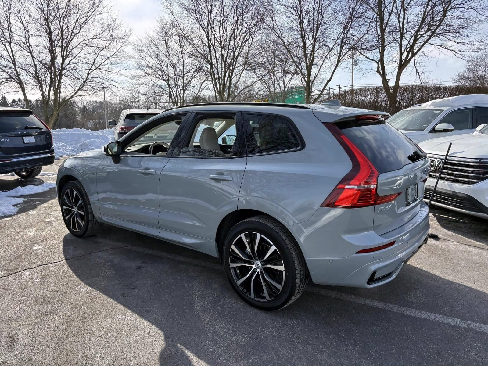 Used 2025 Volvo XC60 B5 Plus w/ Climate Package image 5