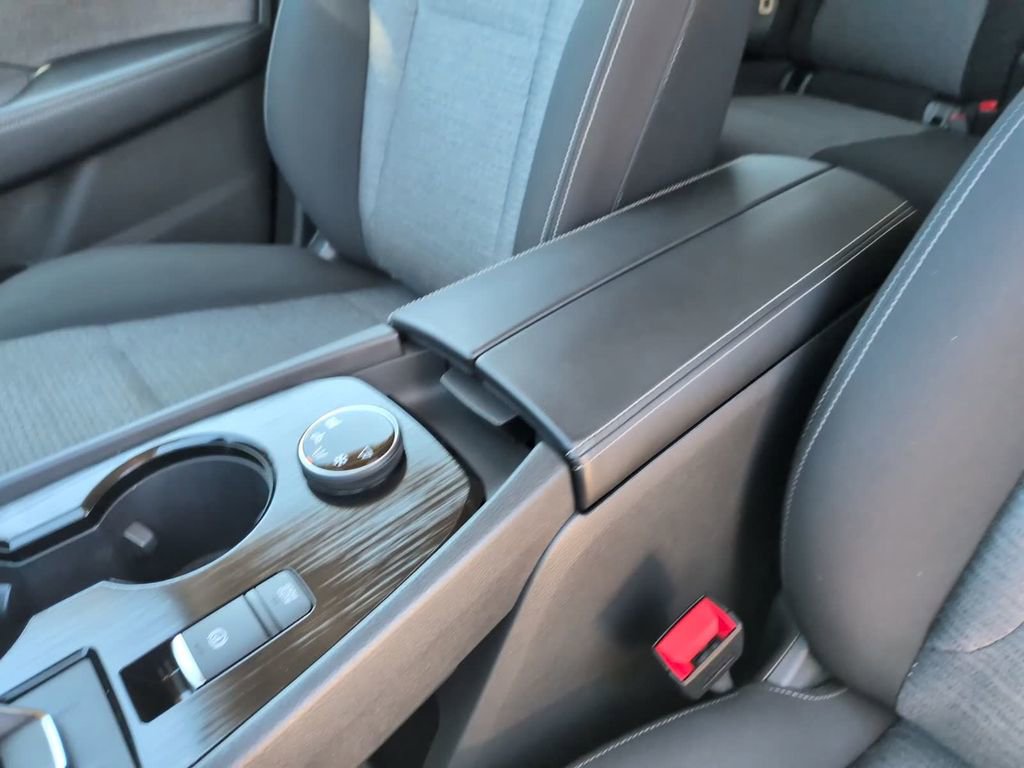 Used 2023 Nissan Rogue SV image 30