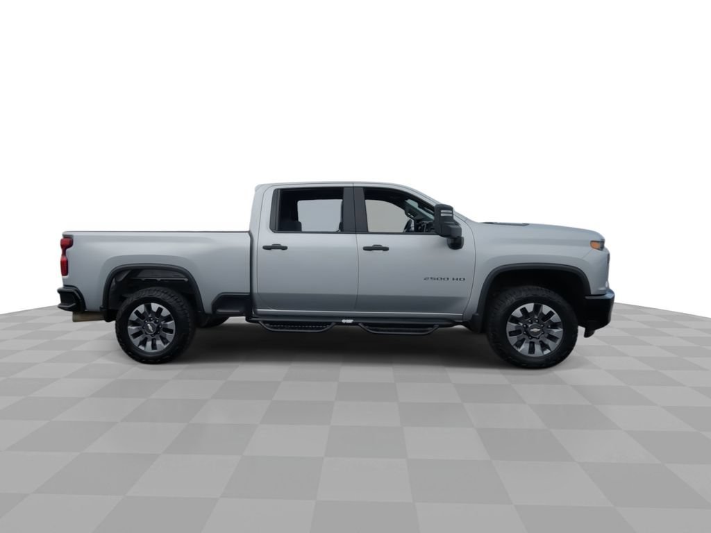 Used 2022 Chevrolet Silverado 2500 Custom w/ Custom Value Package AWD/4WD image 9