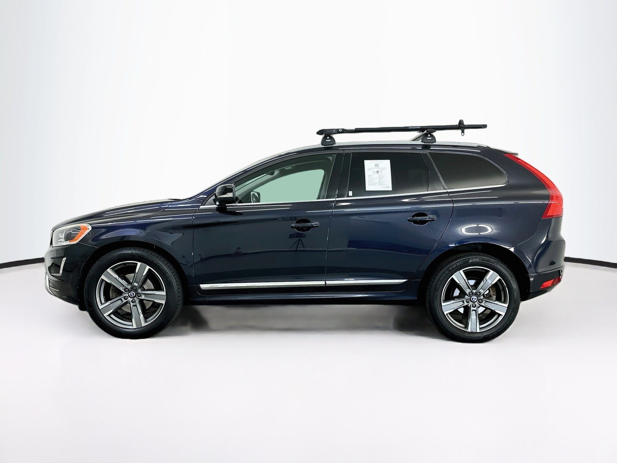 Used 2017 Volvo XC60 T6 Dynamic w/ Preferred Option Package AWD/4WD image 4