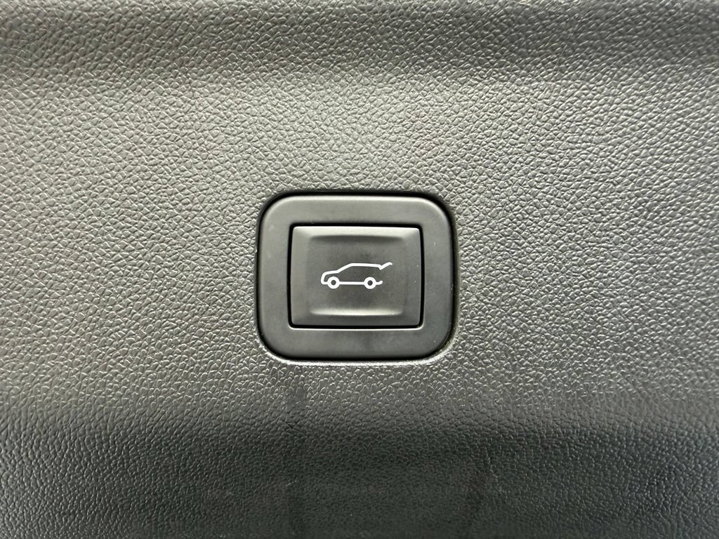 Used 2025 Cadillac Escalade ESV V AWD/4WD image 39