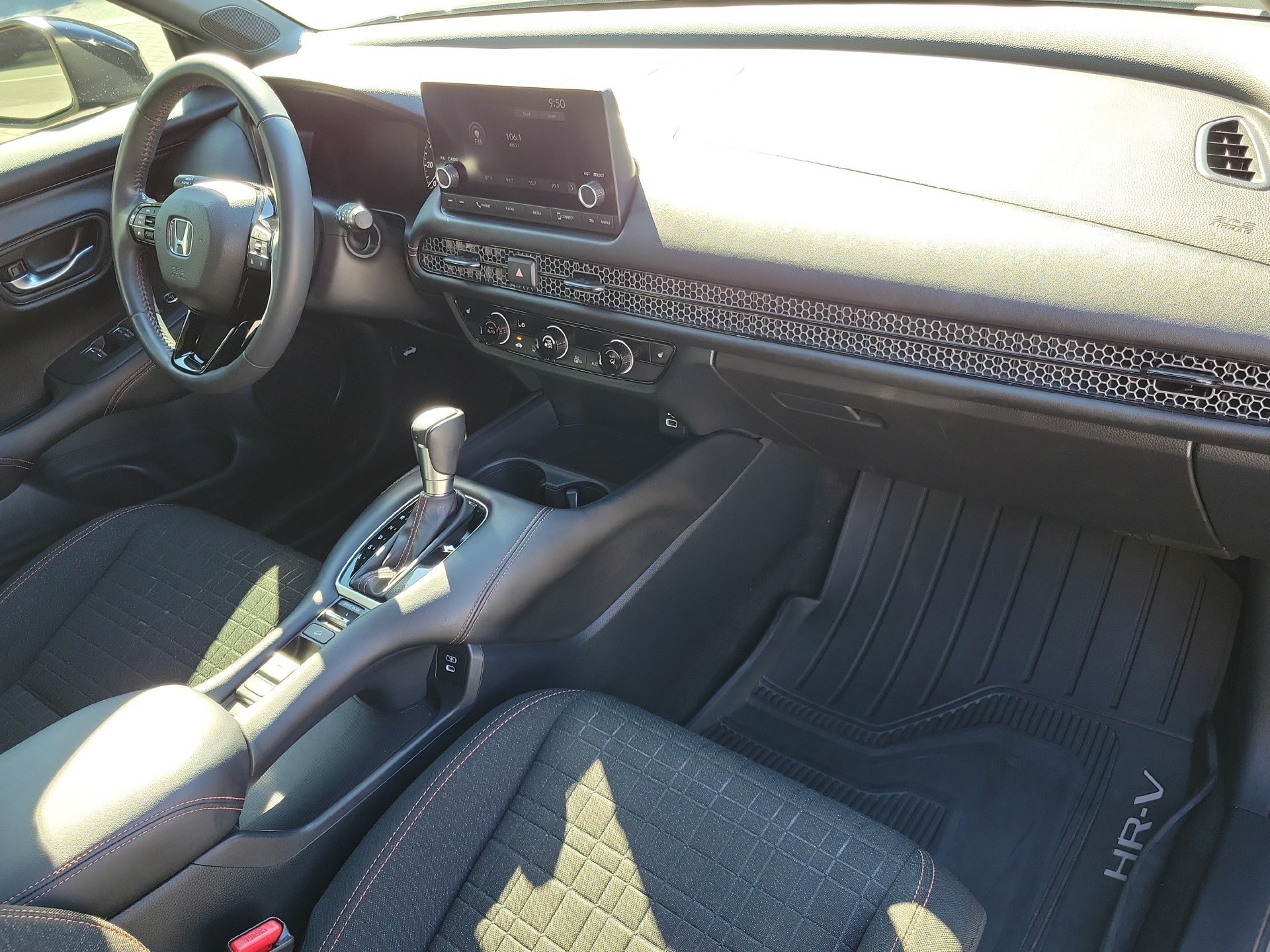 Used 2024 Honda HR-V Sport image 3