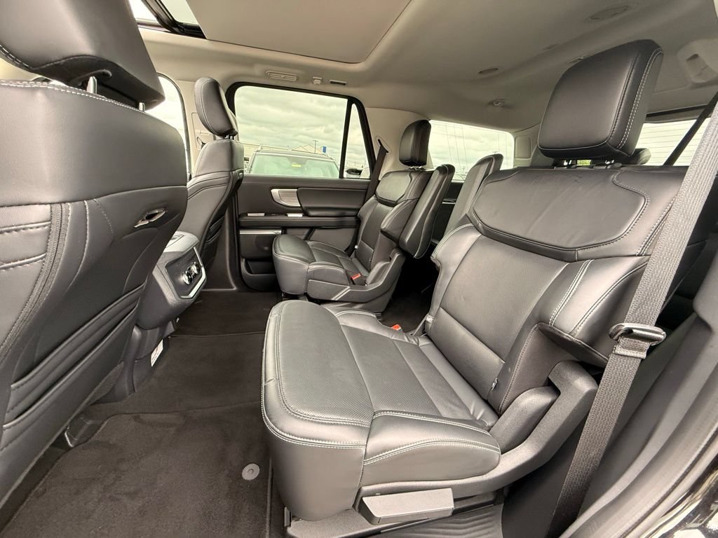 Used 2025 Ford Expedition Platinum AWD/4WD image 33