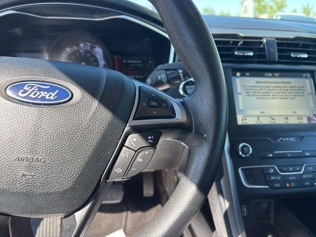 Used 2019 Ford Fusion SE FWD image 18