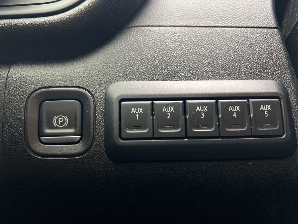 Used 2022 Chevrolet Silverado 2500 Custom w/ Custom Value Package image 19