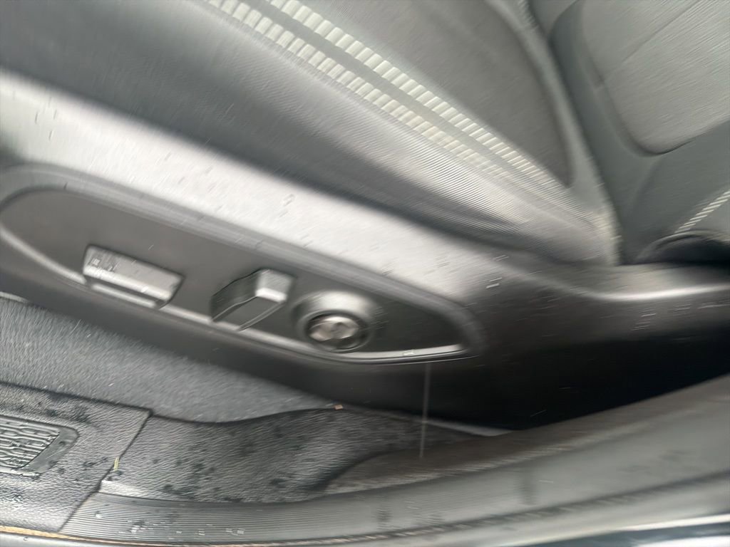 Used 2023 Jeep Grand Cherokee L Laredo image 12