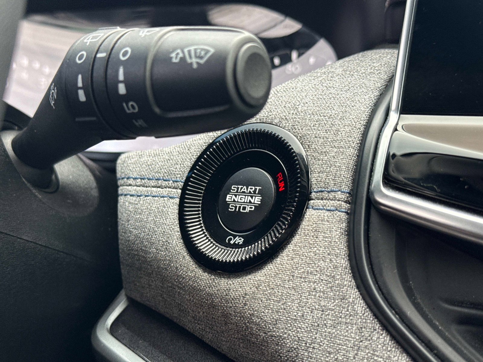 Used 2024 Jeep Compass Latitude image 28