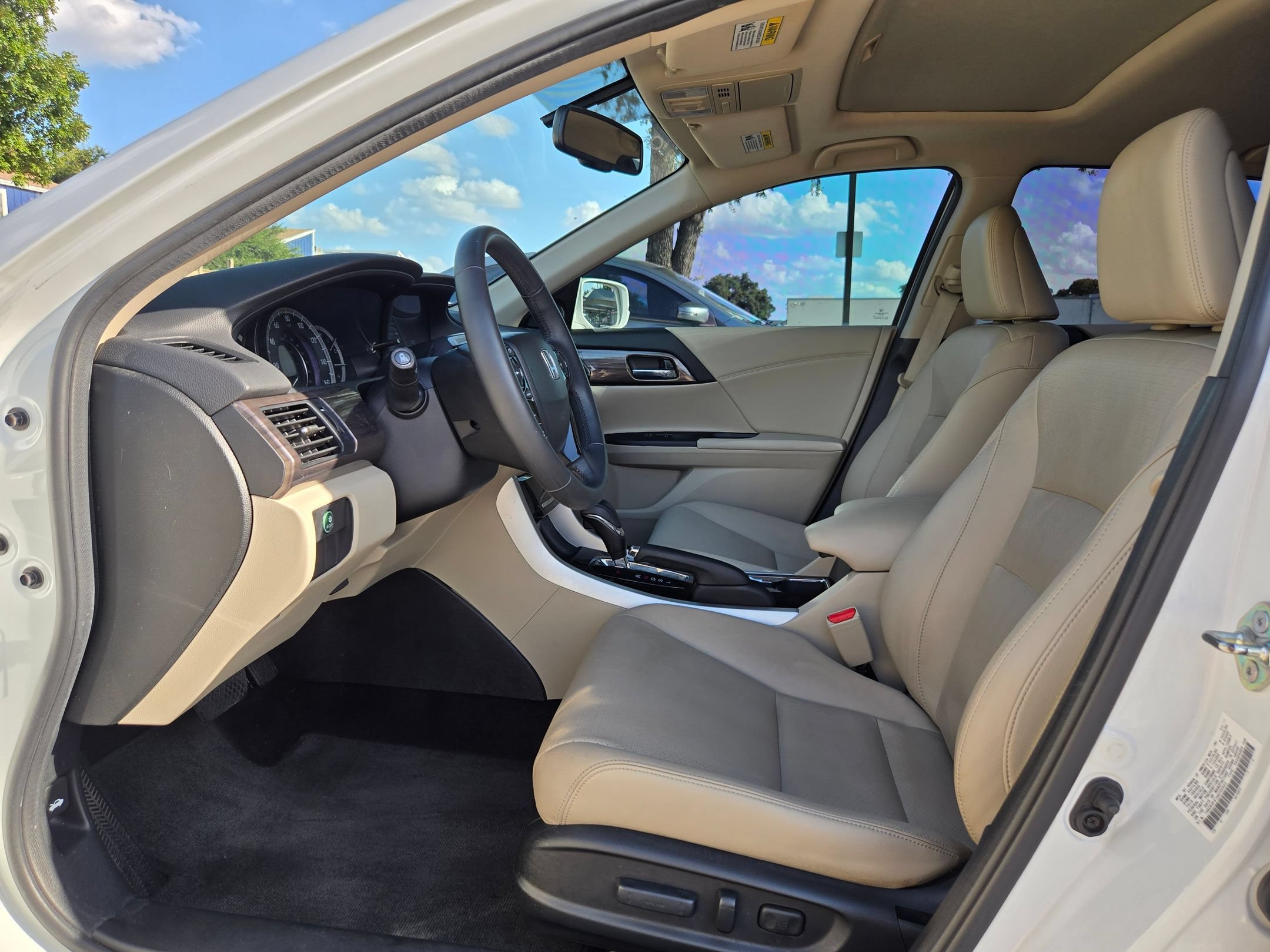 Used 2017 Honda Accord EX-L image 9