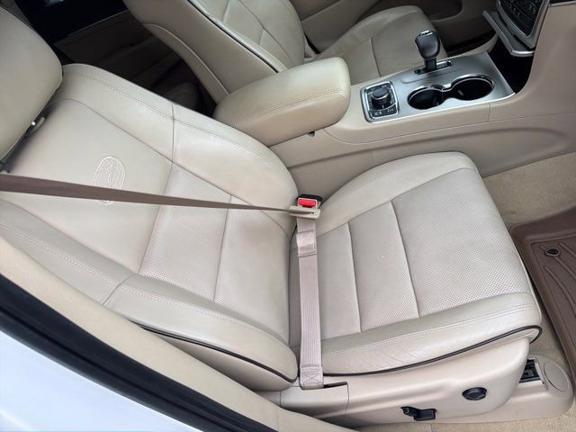 Used 2014 Jeep Grand Cherokee Overland AWD/4WD image 19