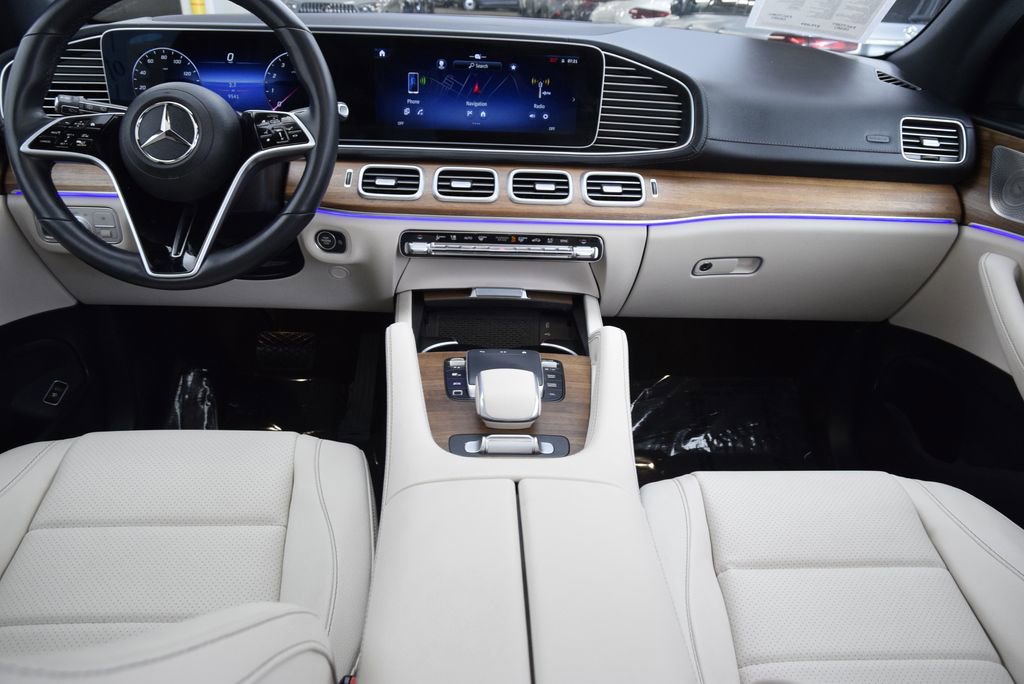 Used 2025 Mercedes-Benz GLS 450 4MATIC image 21