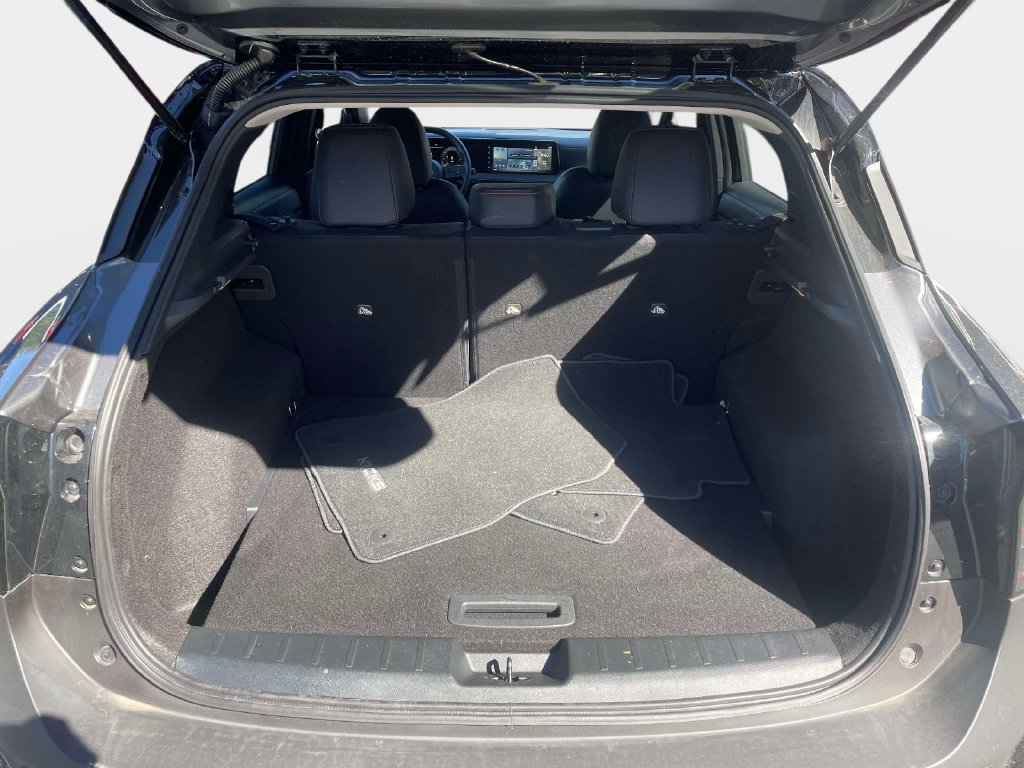 Used 2025 Nissan Kicks SR FWD image 14
