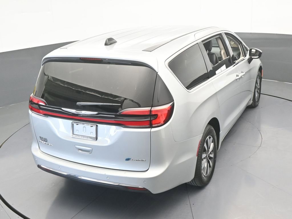 Used 2024 Chrysler Pacifica Select image 55