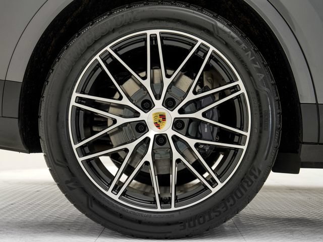 Certified 2024 Porsche Cayenne AWD/4WD image 30