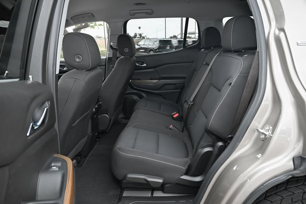 Used 2022 GMC Acadia SLE FWD image 36