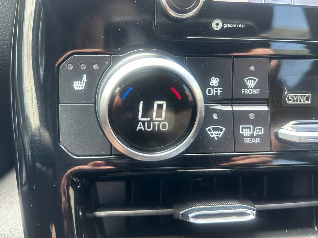 Used 2021 Toyota Highlander XLE FWD image 24