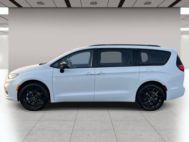 New 2026 Chrysler Pacifica Limited w/ S Appearance Package AWD/4WD image 7