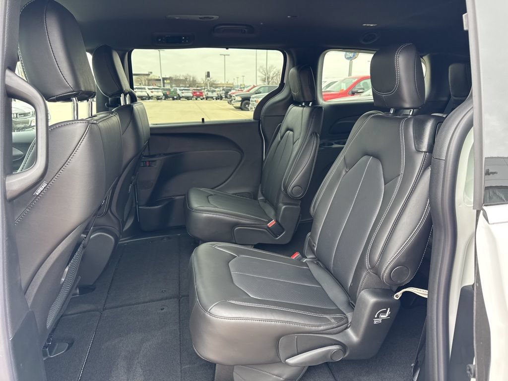 New 2026 Chrysler Pacifica Select AWD/4WD image 22