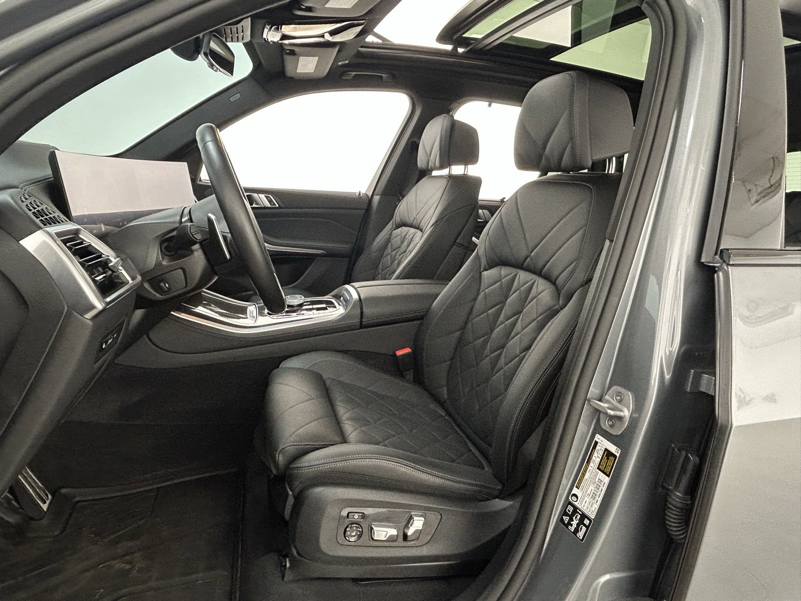 Used 2025 BMW X5 M60i image 27