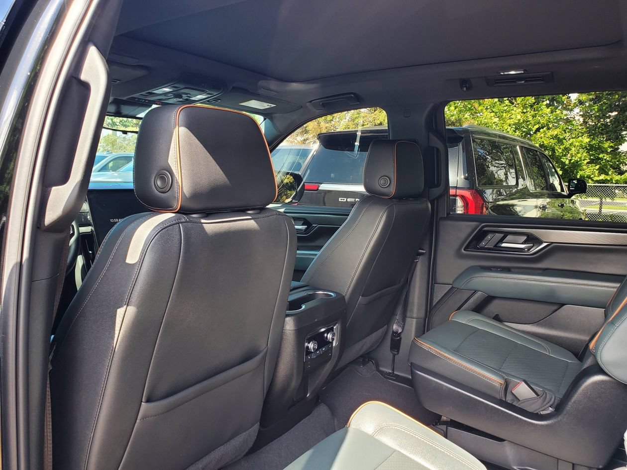 Used 2025 GMC Yukon XL AT4 w/ AT4 Premium Package AWD/4WD image 9