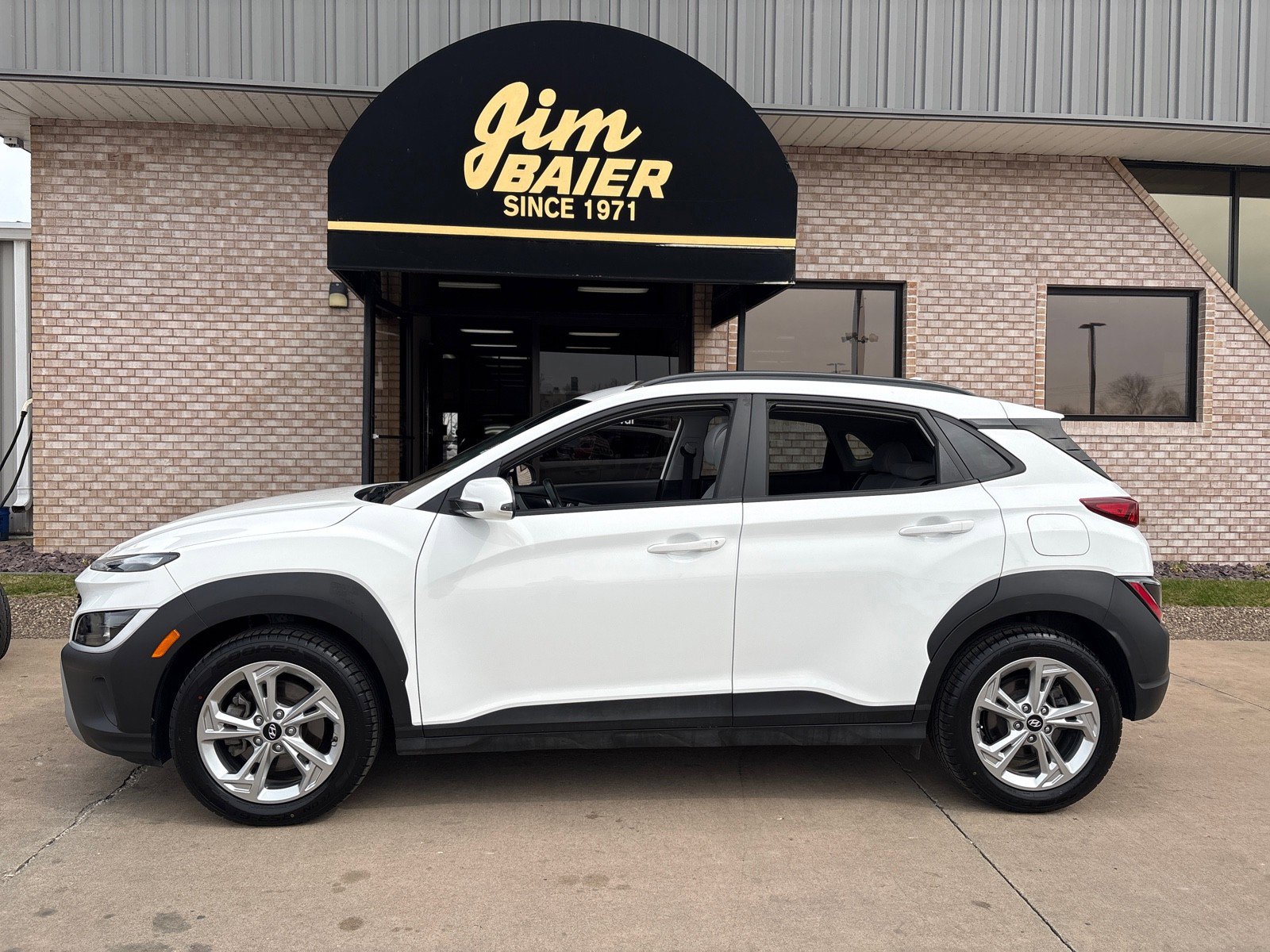Used 2022 Hyundai Kona SEL w/ Convenience Package image 2