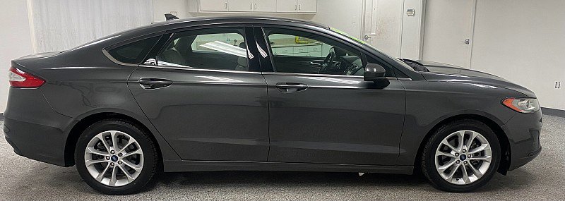 Used 2020 Ford Fusion SE image 4