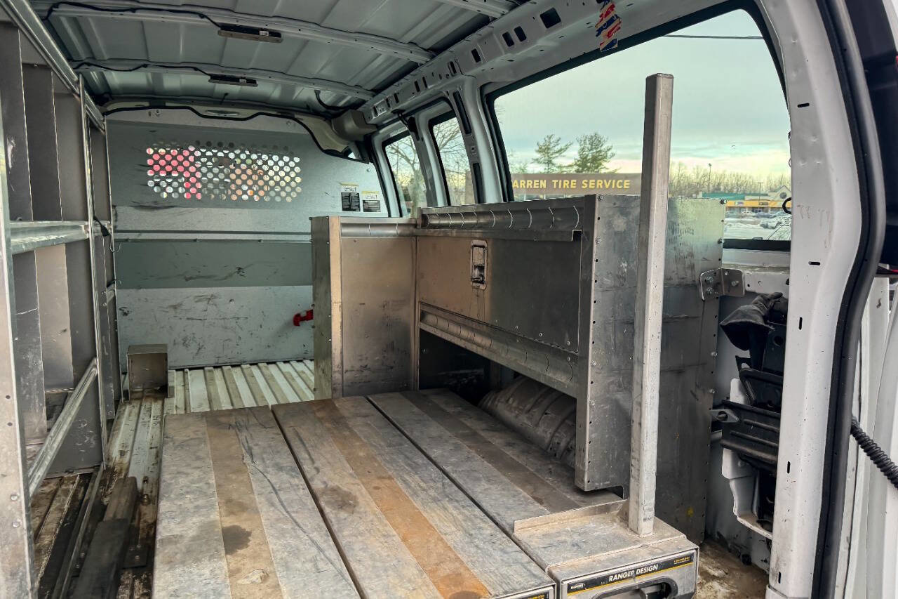 Used 2017 Chevrolet Express 2500 image 17